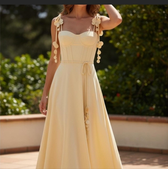 chinese dress ladies Emalia Halter Maxi Dress - Pale Yellow